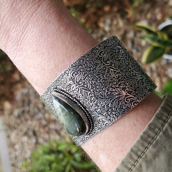 New Oversized Labradorite 925 Silver Cuff Bracelet. - Picture 15 of 16